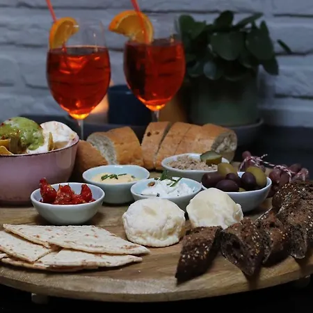 Milk And Cookies Couette-café 3*